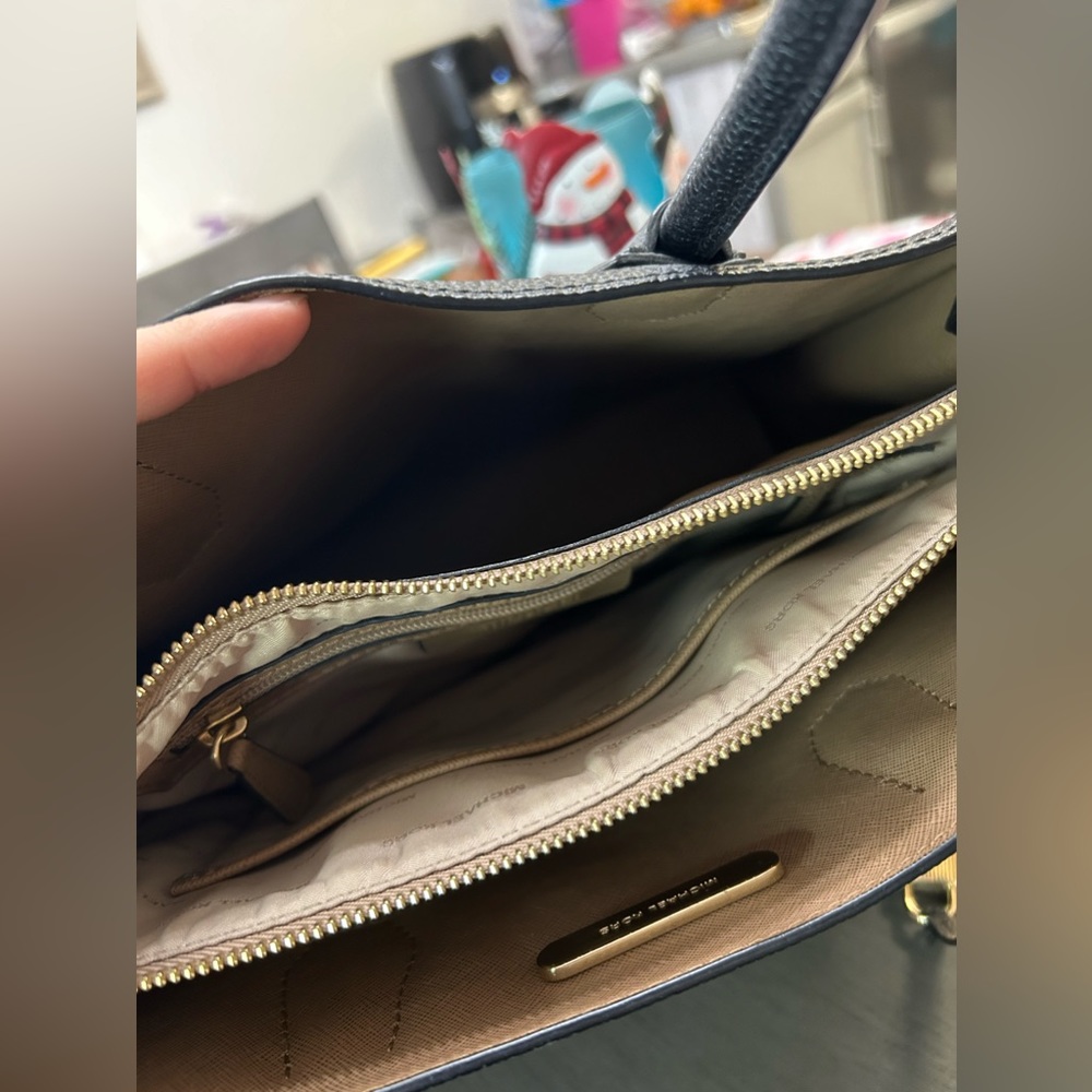 Michael Kors Bag *Missing Long Strap* - image 6